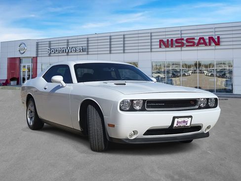 Used 2014 Dodge Challenger R/T image 4
