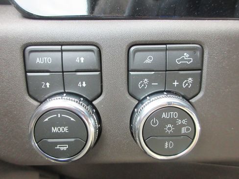 New 2026 GMC Sierra 1500 SLT w/ SLT Premium Plus Package AWD/4WD image 18