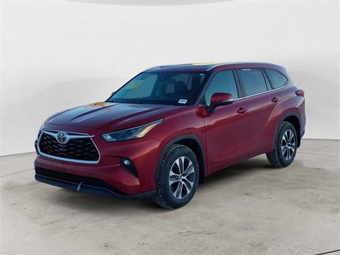 Used 2023 Toyota Highlander XLE image 1