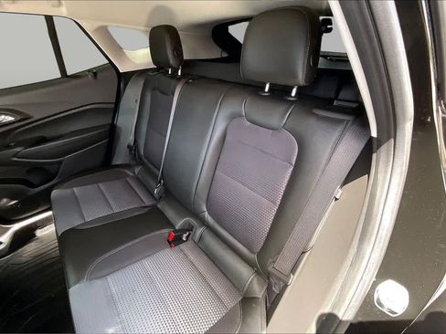 Used 2024 Chevrolet Trax LT w/ LT Convenience Package FWD image 20
