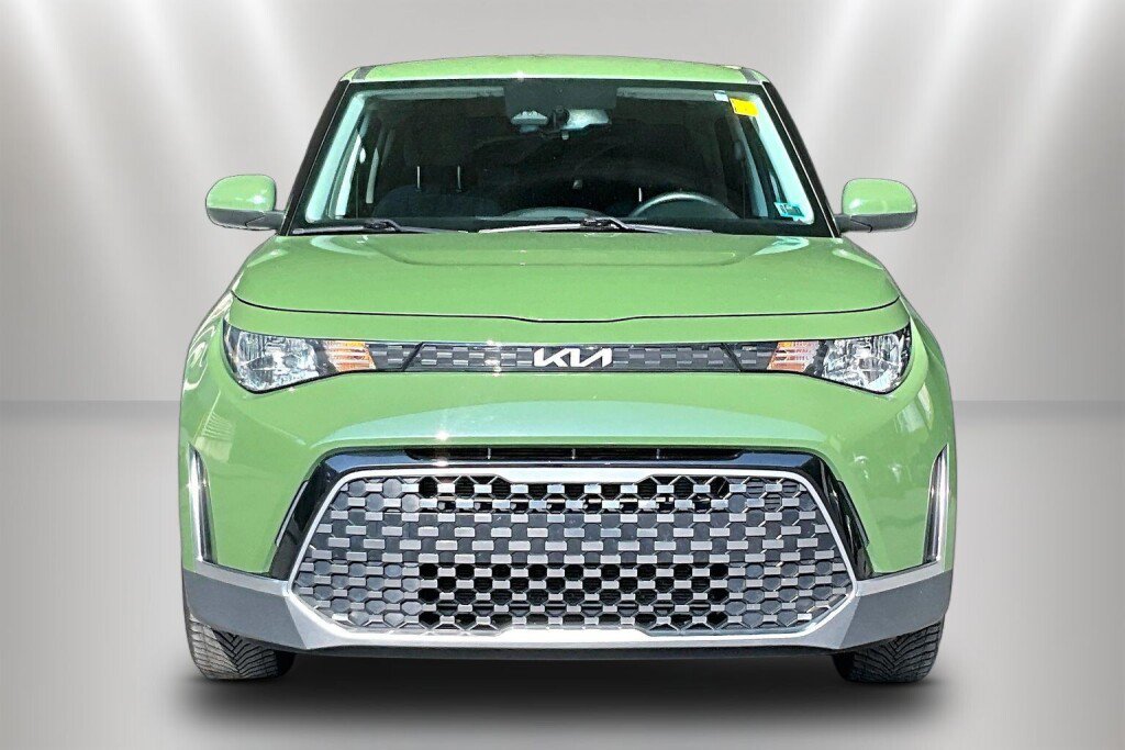 Used 2023 Kia Soul EX FWD image 2