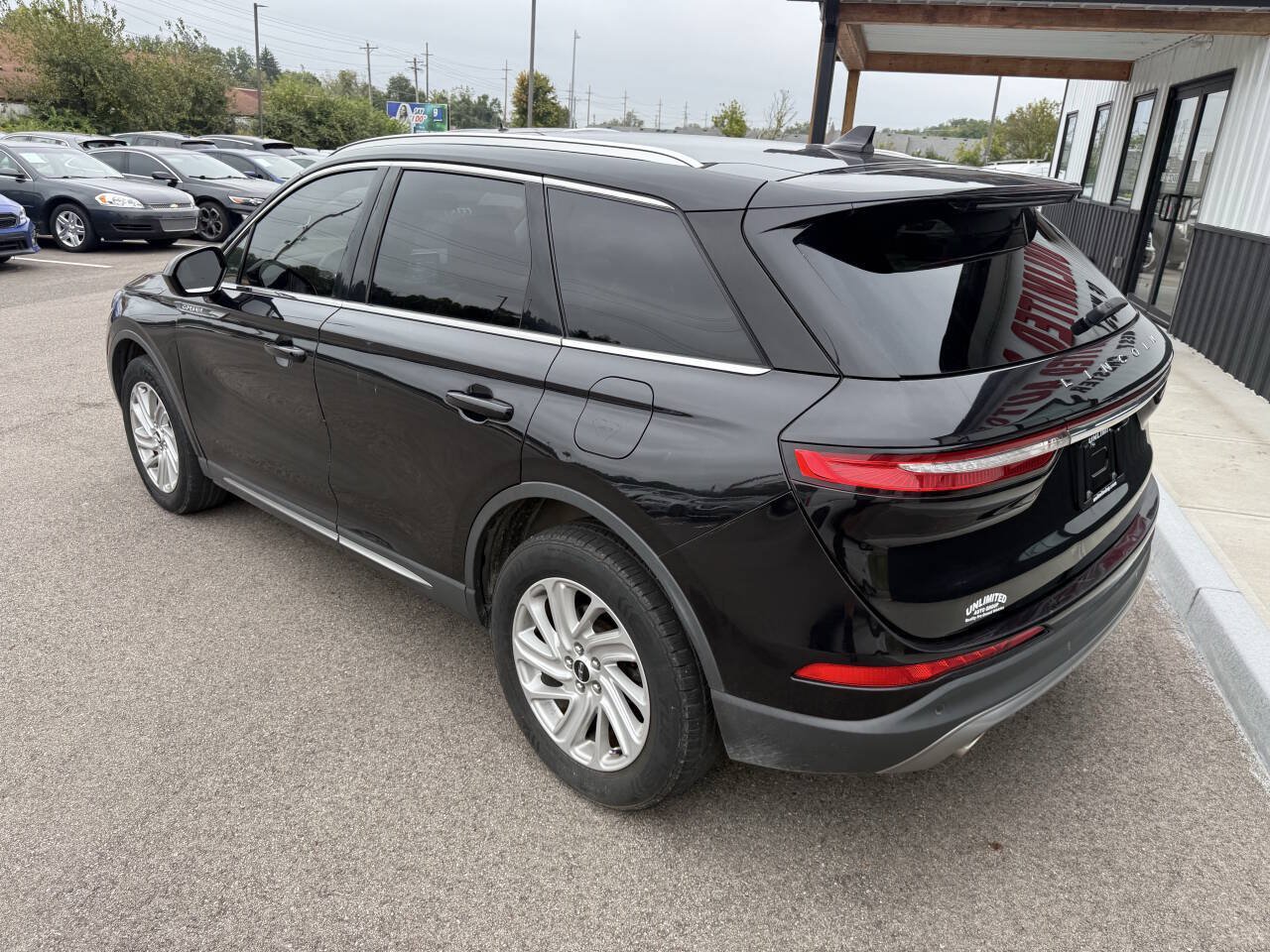 Used 2020 Lincoln Corsair FWD w/ Rear Removable Package Tray image 11