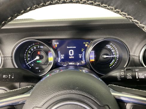 Used 2022 Jeep Wrangler Unlimited Sahara w/ Cold Weather Group image 24