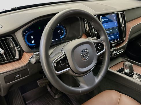 Used 2023 Volvo XC60 B5 Plus w/ Climate Package image 18