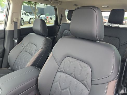New 2026 Nissan Pathfinder Platinum FWD image 9