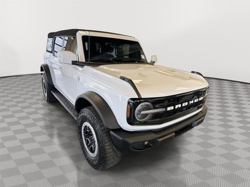 Certified 2023 Ford Bronco Outer Banks w/ Sasquatch Package image 5