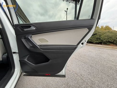 Used 2021 Volkswagen Tiguan SE image 44