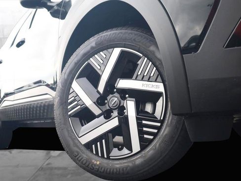 New 2026 Nissan Kicks SV image 3