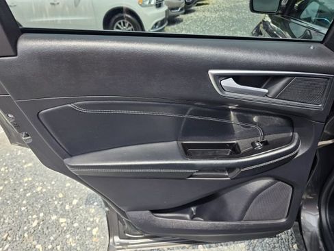Used 2019 Ford Edge Titanium w/ Equipment Group 301A AWD/4WD image 19