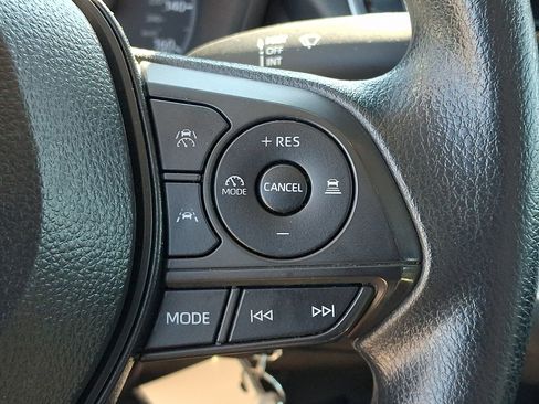 Used 2025 Toyota Corolla LE FWD image 24