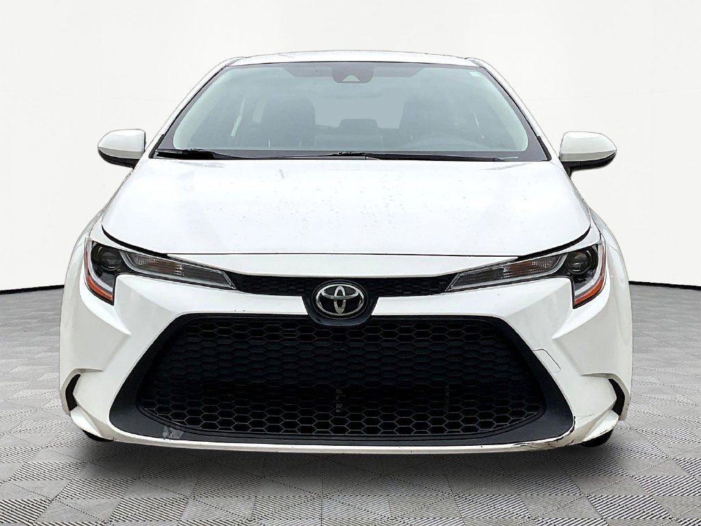 Used 2021 Toyota Corolla LE FWD image 2