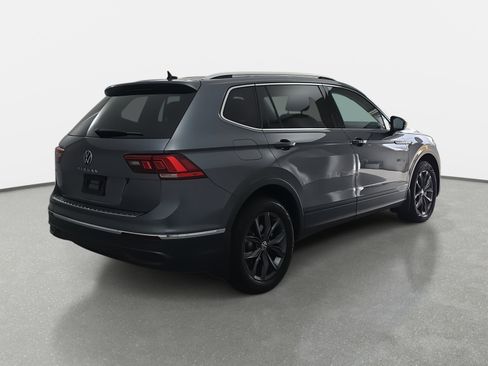 Certified 2022 Volkswagen Tiguan SE image 3