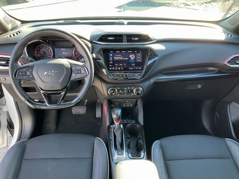 Used 2023 Chevrolet TrailBlazer RS w/ Sun and Liftgate Package image 4