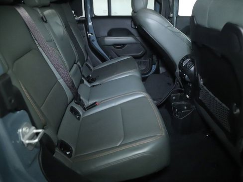 Used 2025 Jeep Gladiator Mojave AWD/4WD image 28