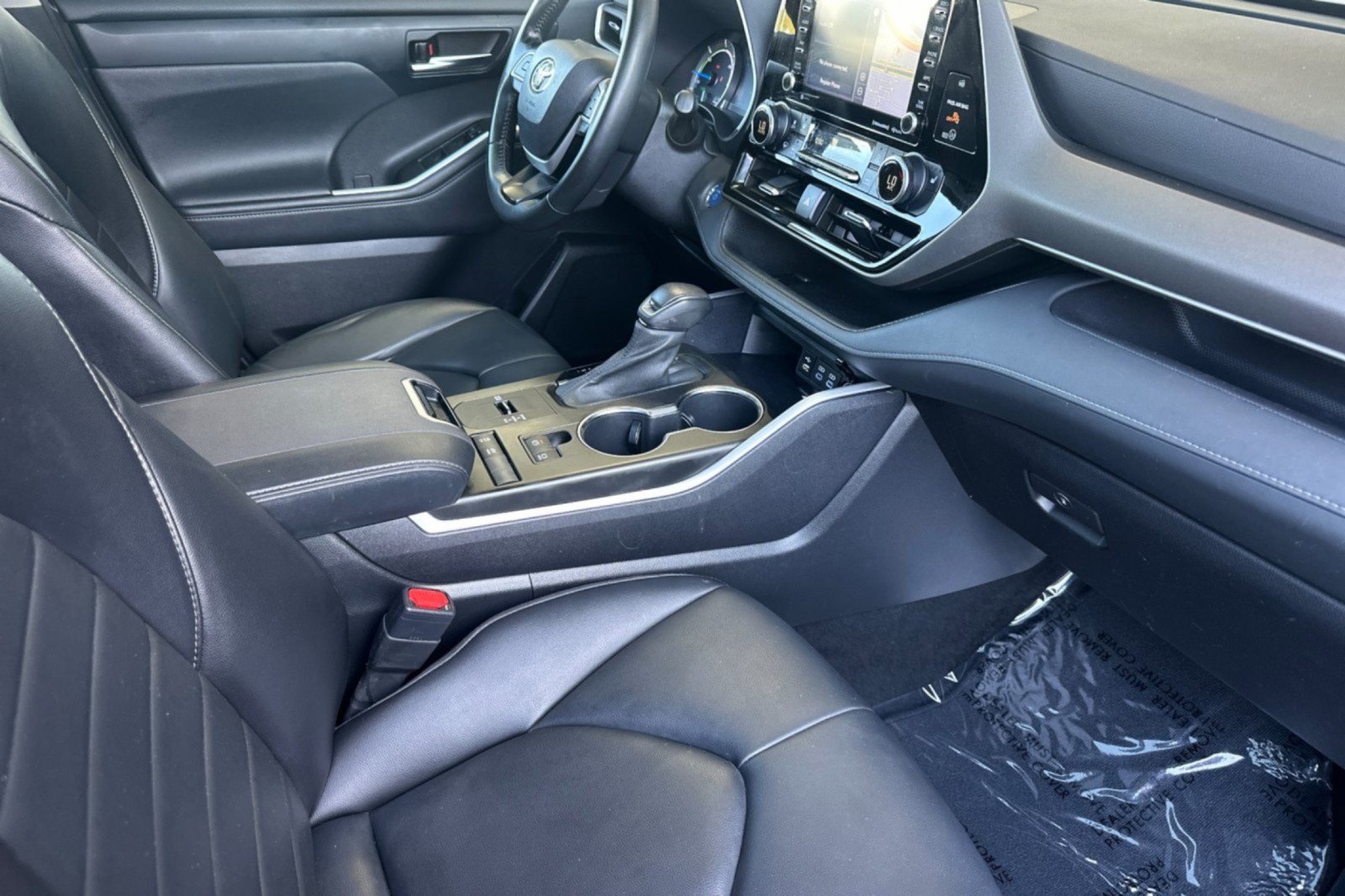 Certified 2022 Toyota Highlander XLE FWD image 16
