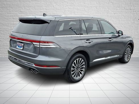 Used 2023 Lincoln Aviator AWD w/ Premium Package image 4