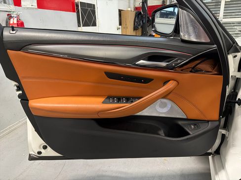 Used 2023 BMW M5 image 14