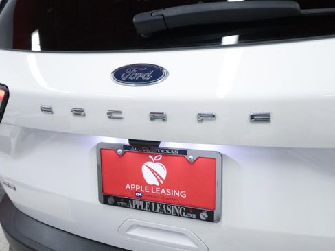 Used 2022 Ford Escape SE w/ SE Sport Appearance Package image 24