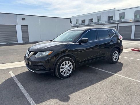 Used 2016 Nissan Rogue S image 2