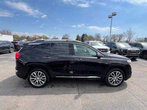 Used 2024 GMC Terrain Denali w/ Denali Premium Package AWD/4WD image 7