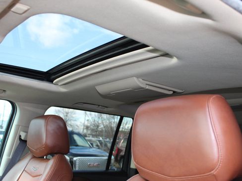 Used 2016 Cadillac Escalade ESV Premium image 13