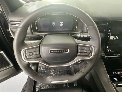 Used 2022 Jeep Wagoneer Series II AWD/4WD image 11
