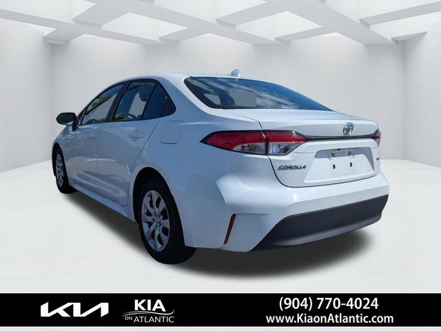Used 2024 Toyota Corolla LE FWD image 5