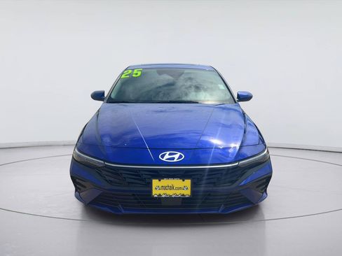 Used 2025 Hyundai Elantra SEL FWD image 2