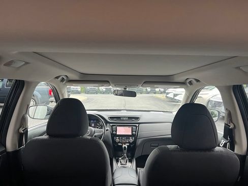 Used 2018 Nissan Rogue SV w/ Sun & Sound Touring Package AWD/4WD image 17