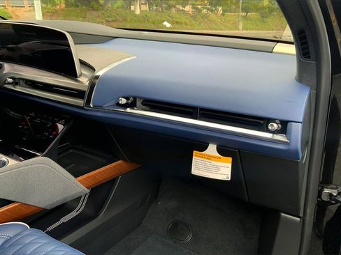 New 2026 Cadillac Vistiq Premium Luxury image 33