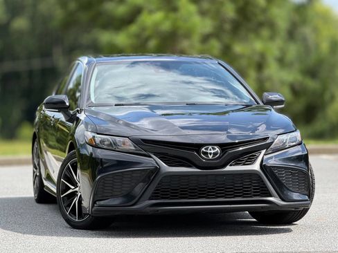 Used 2021 Toyota Camry SE AWD/4WD image 4