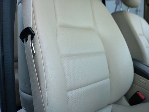 Used 2015 Mercedes-Benz GLK 350 GLK 350 4MATIC AWD 4dr SUV image 23