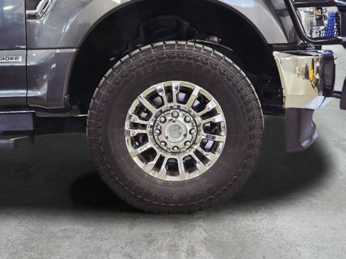 Used 2020 Ford F350 XLT w/ XLT Premium Package AWD/4WD image 9