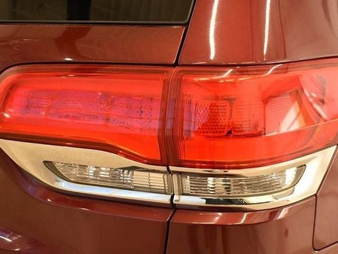 Used 2019 Jeep Grand Cherokee Laredo image 12