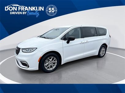 Used 2024 Chrysler Pacifica Touring-L