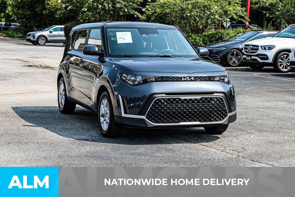 Used 2025 Kia Soul LX w/ LX Technology Package FWD image 4