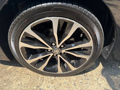 Used 2019 Toyota Corolla SE w/ SE Premium Package FWD image 11