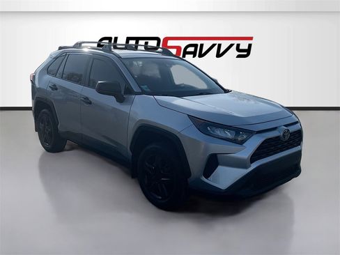 Used 2021 Toyota RAV4 LE w/ Carpet Mat Package (TMS) image 1
