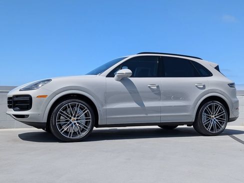 Certified 2023 Porsche Cayenne Turbo AWD/4WD image 2