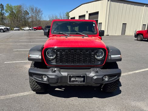 Used 2025 Jeep Wrangler Willys AWD/4WD image 3