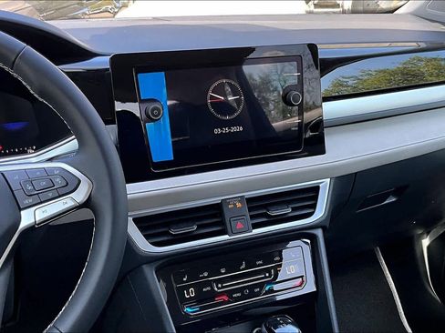 New 2026 Volkswagen Taos SE image 6