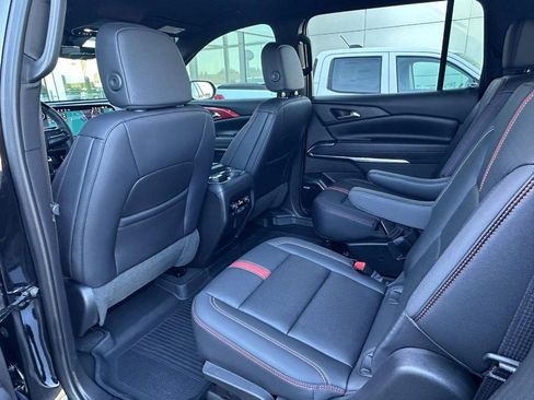 Used 2025 Chevrolet Traverse RS image 13