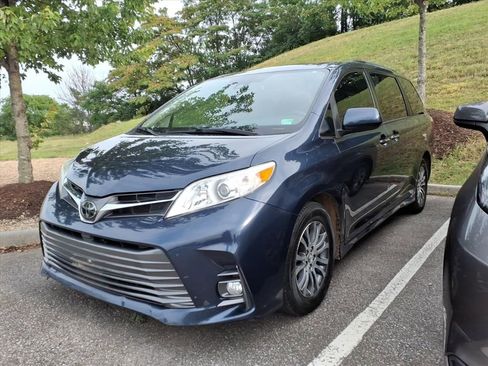 Used 2020 Toyota Sienna XLE FWD image 4