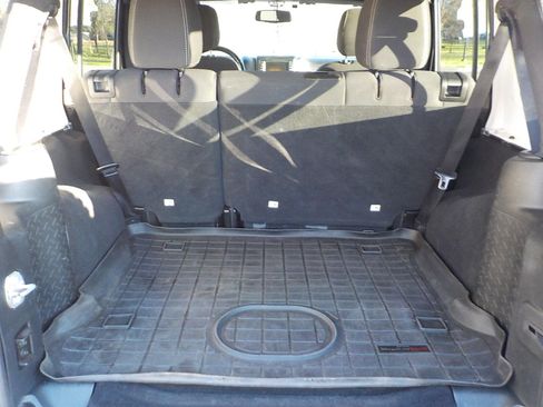 Used 2016 Jeep Wrangler Unlimited Rubicon w/ Connectivity Group image 8