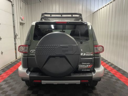 Used 2014 Toyota FJ Cruiser 2WD w/ Convenience Package image 3