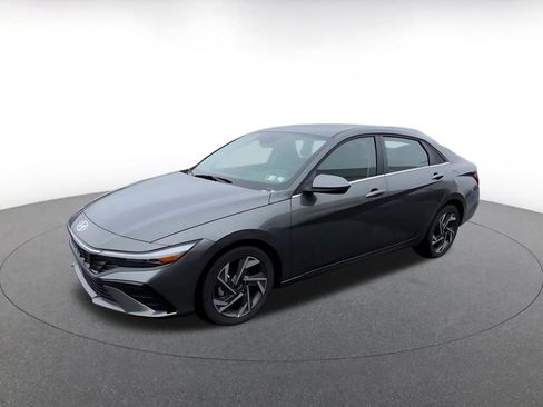 Used 2025 Hyundai Elantra SEL image 7