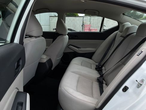 Used 2025 Nissan Altima 2.5 SV FWD image 12