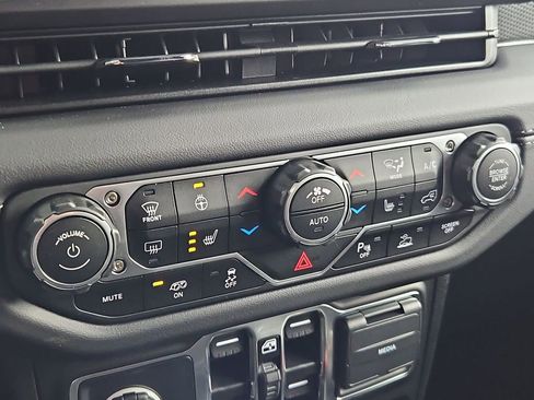 New 2025 Jeep Wrangler Unlimited Rubicon 392 image 25