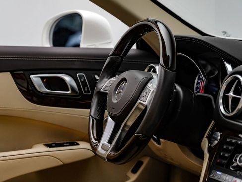 Used 2014 Mercedes-Benz SL 550 image 61