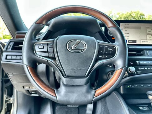Used 2024 Lexus ES 350 Ultra Luxury w/ Accessory Package (Z2) FWD image 20